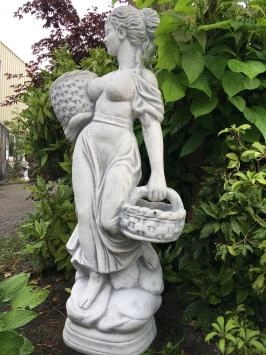 Vrouw met manden - stenen beeld - 138 cm - gedetailleerd